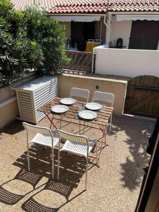 Maisonnette Rdc + Mezzanine Au Bord De L'Etang Leucate Exterior photo